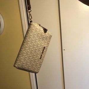 Michael kors wallet with cellphone spot